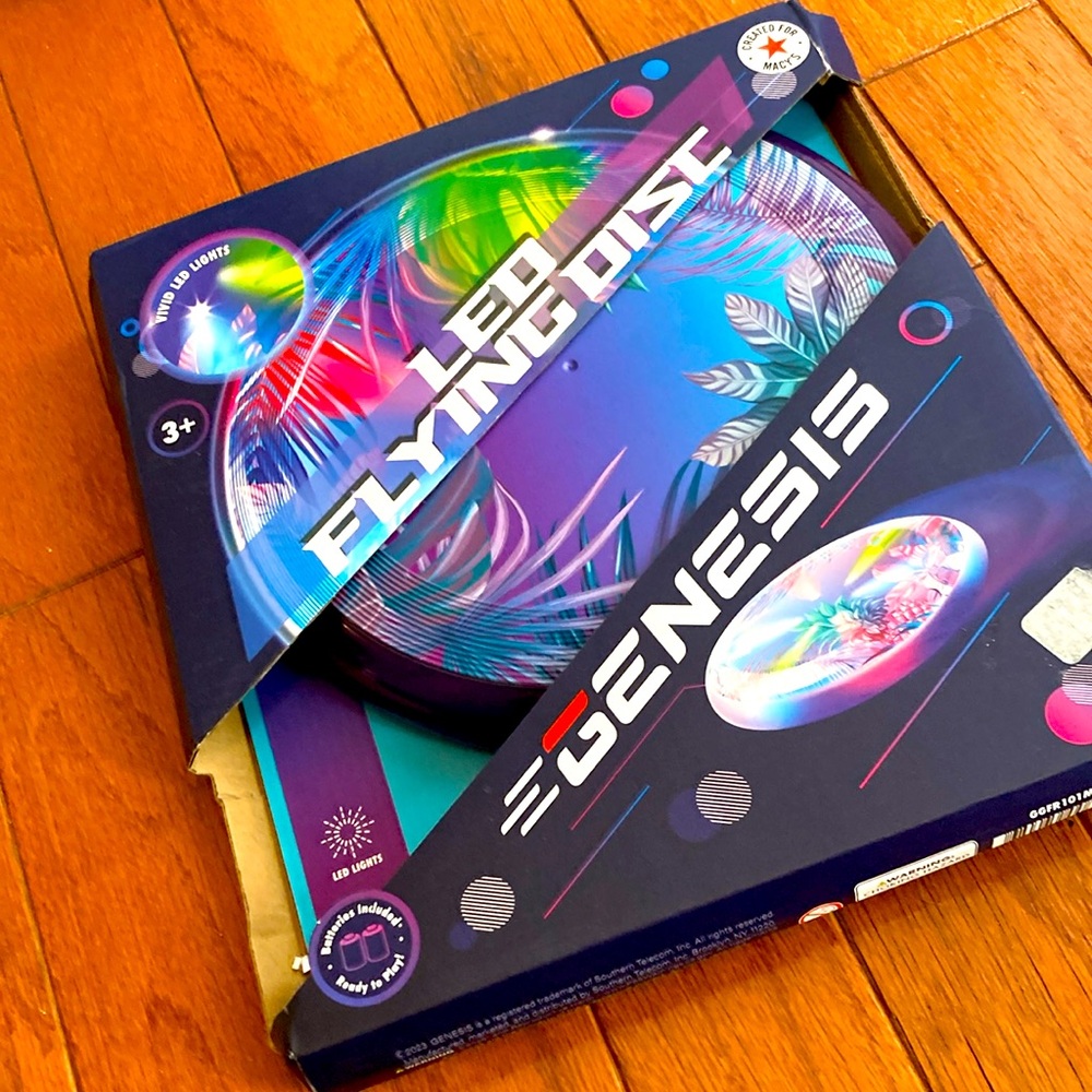 NWT Genesis Led flying disc. Battery powered